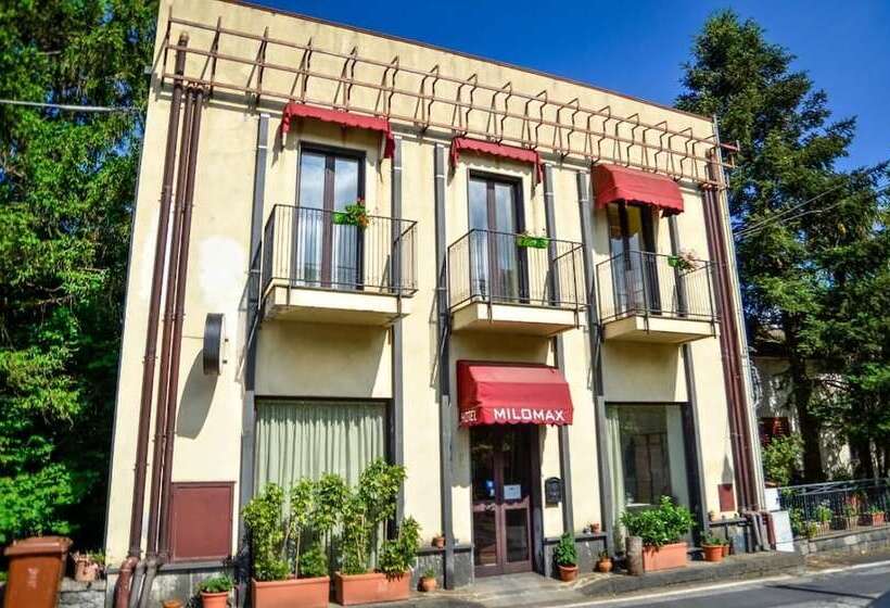 בית מלון כפרי Milomax