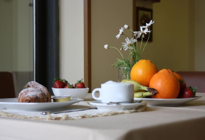 בית מלון כפרי Milomax