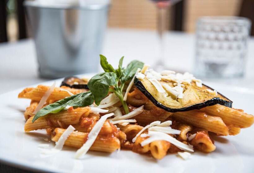 בית מלון כפרי Milomax