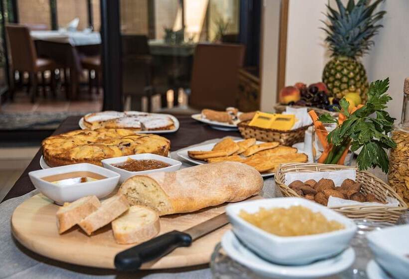 בית מלון כפרי Milomax