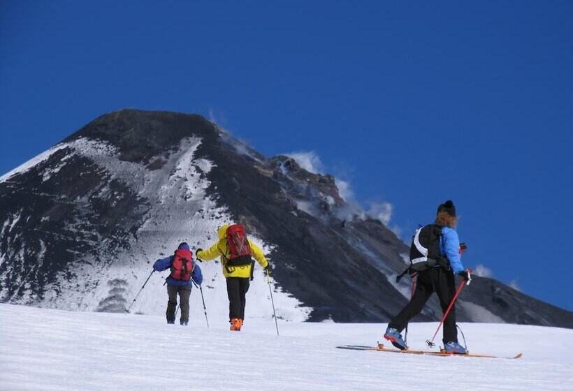 בית מלון כפרי Milomax