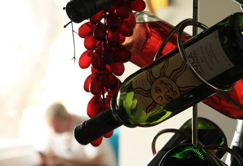 هتل Old Lighthouse Bristow