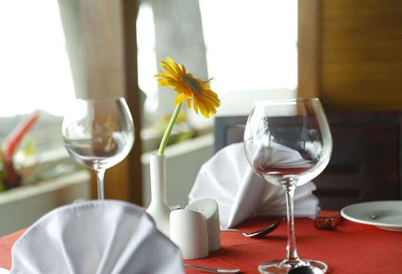 هتل Old Lighthouse Bristow