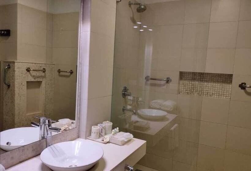 هتل Old Lighthouse Bristow