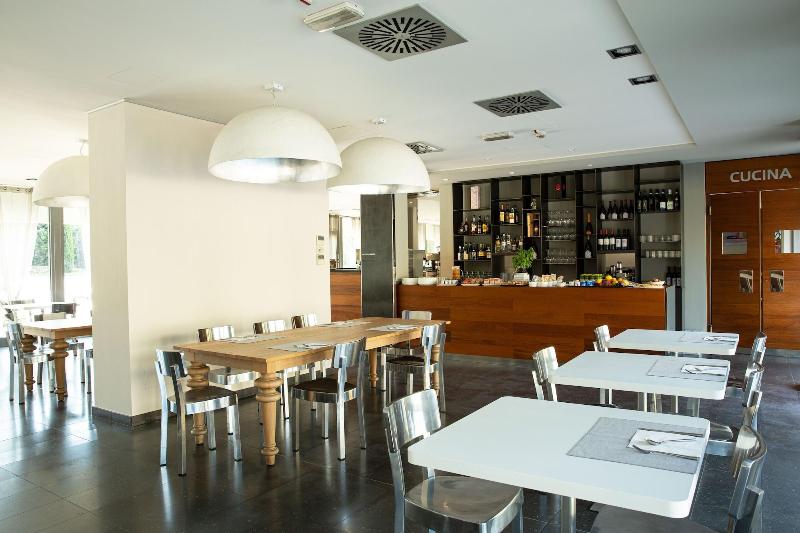 One Hotel & Restaurant