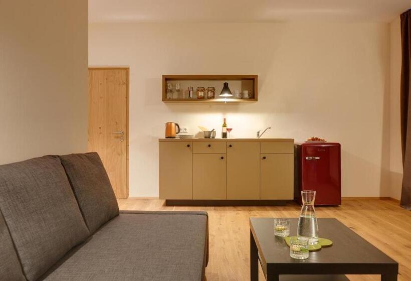 فندق Historic Guesthouse Bircher B&b Apartments By Sterzing