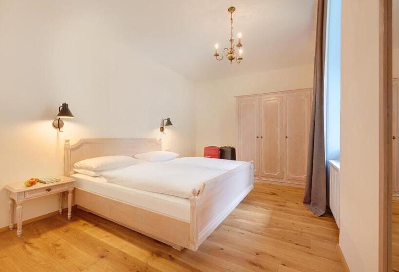 فندق Historic Guesthouse Bircher B&b Apartments By Sterzing