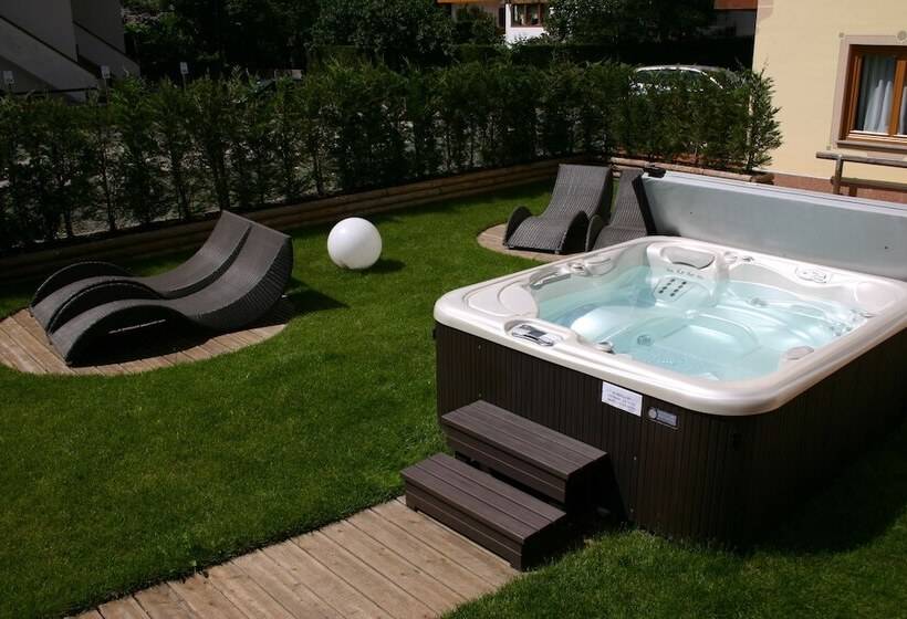 فندق Residence Kristall  Fiemme Holidays