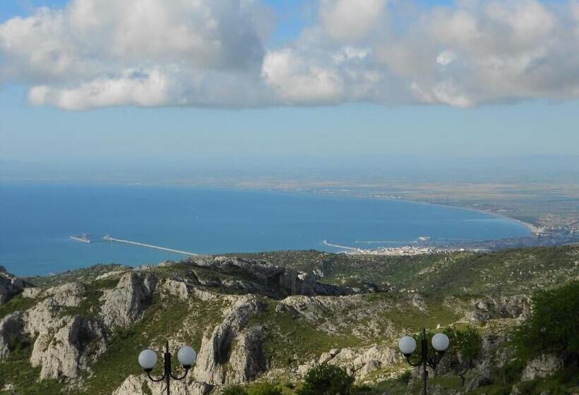 Отель Santangelo