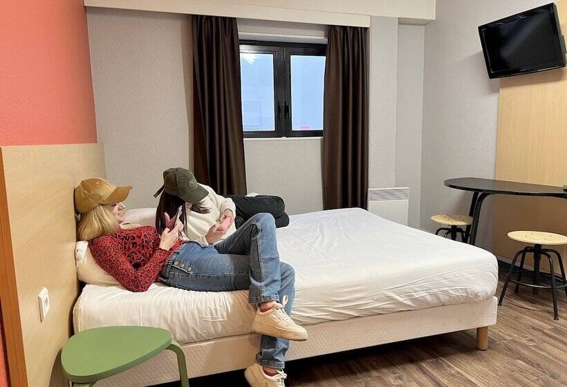 בית מלון כפרי The People Le Havre