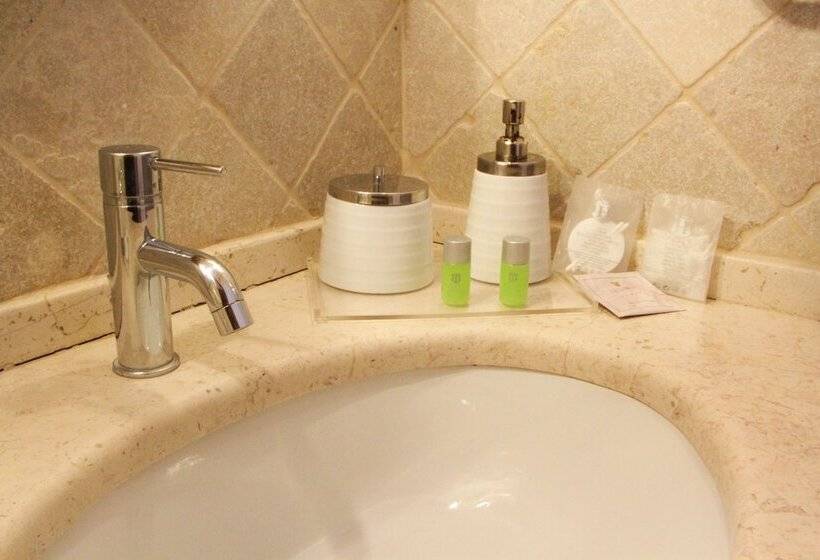 Kelina Charme Hotel By Cantine Due Palme