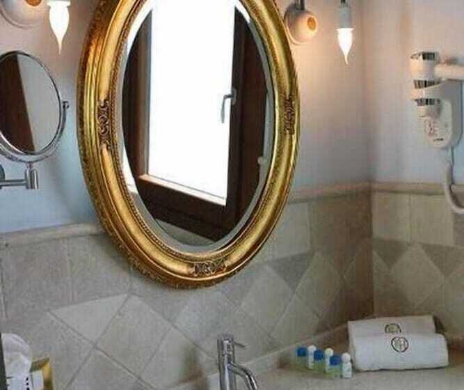 Kelina Charme Hotel By Cantine Due Palme