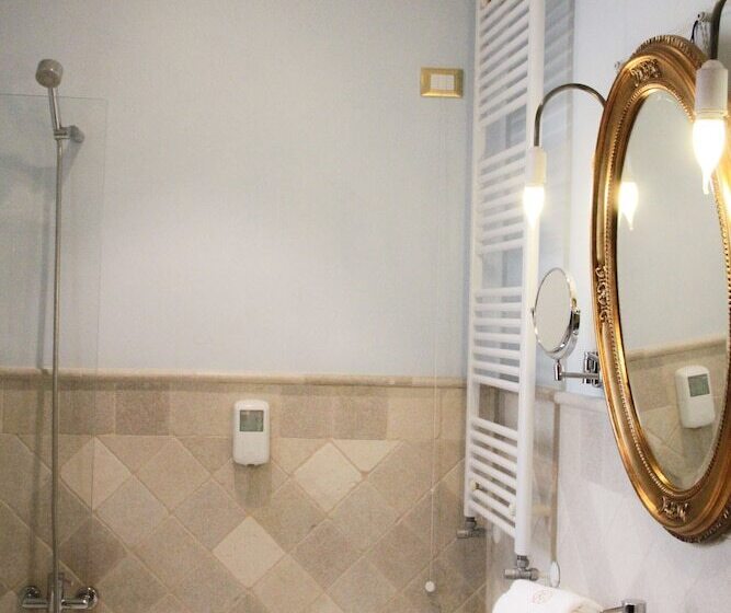 Kelina Charme Hotel By Cantine Due Palme