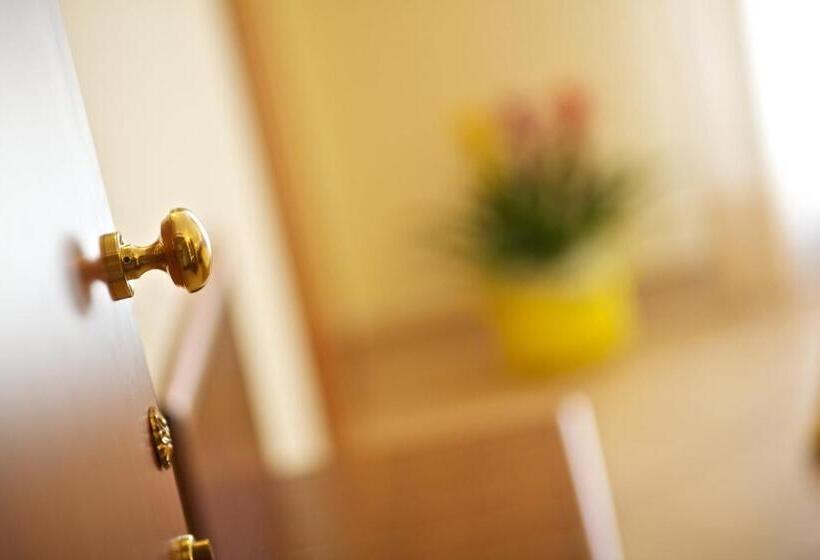 Lo Scacciapensieri Hotel & Restaurant