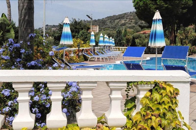 Резиденция Villaggio Pineta Petto Bianco