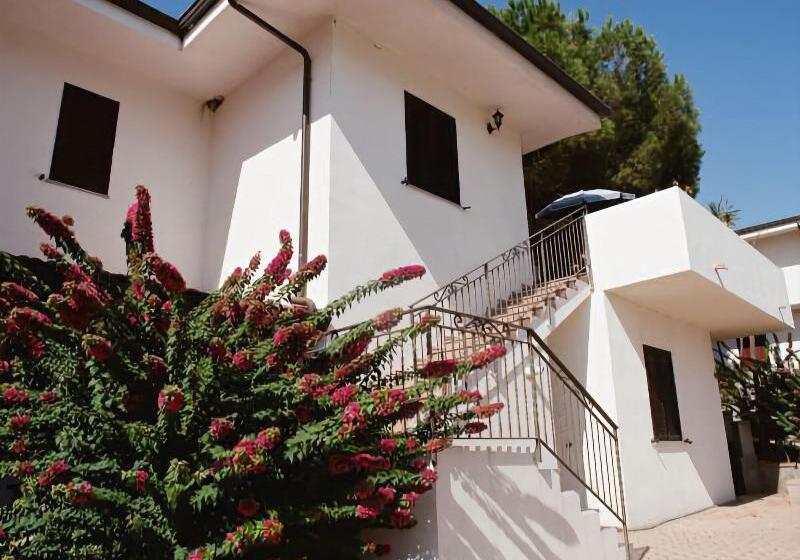 Резиденция Villaggio Pineta Petto Bianco