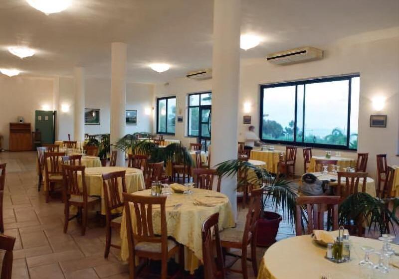 Резиденция Villaggio Pineta Petto Bianco