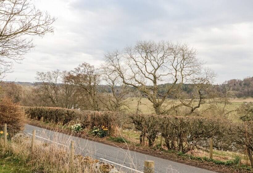 2 Redeswood Cottages