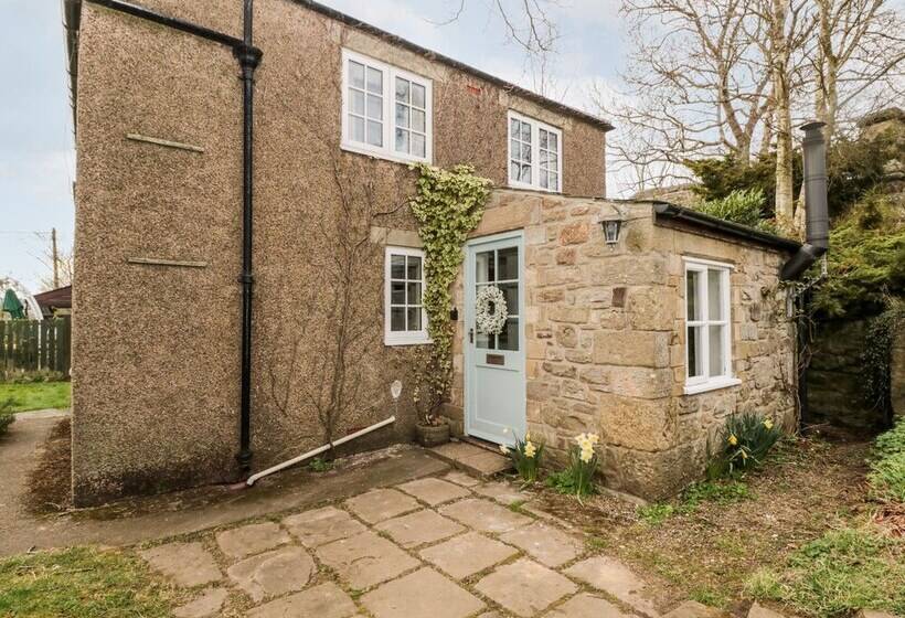 2 Redeswood Cottages