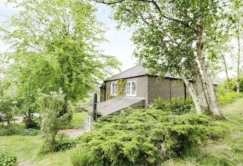 2 Redeswood Cottages