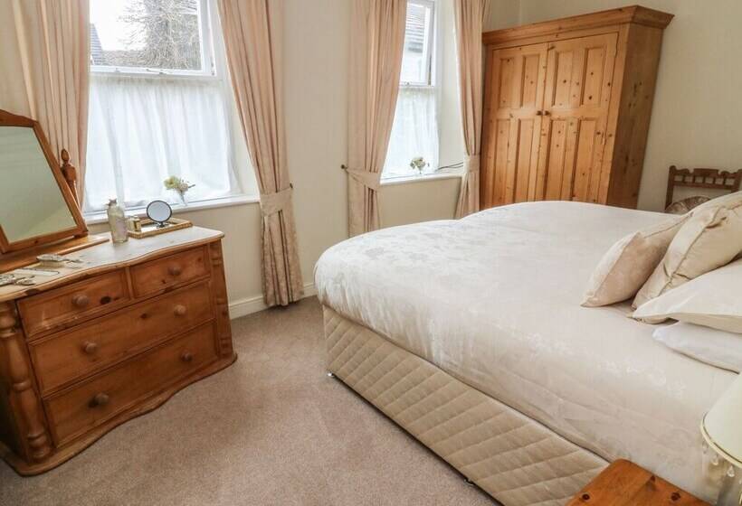 Daisy's Holiday Cottage