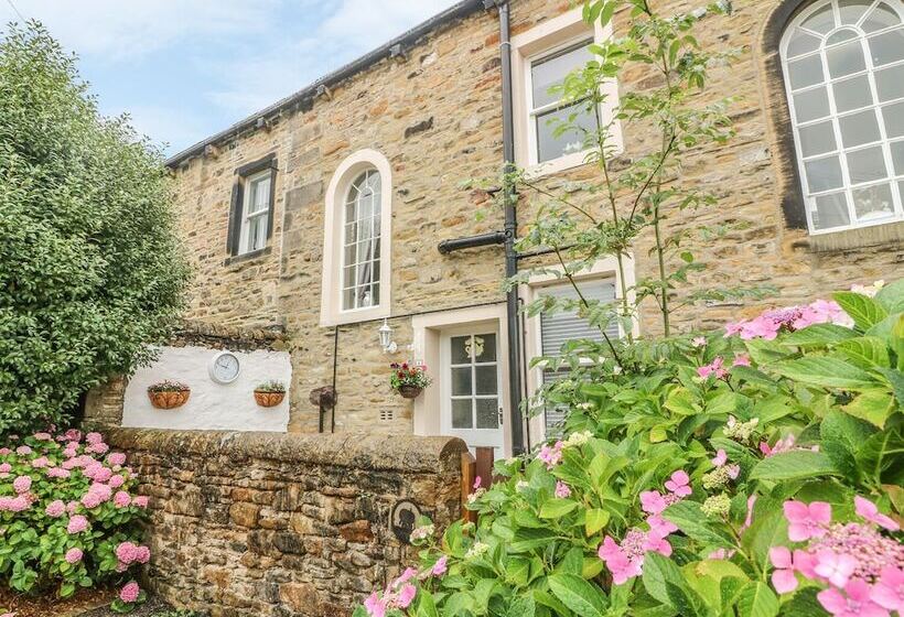 Daisy's Holiday Cottage