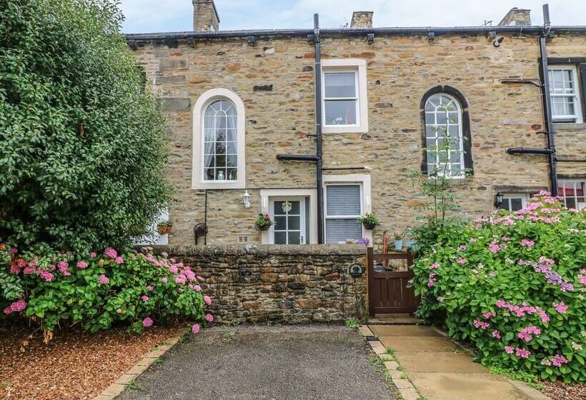 Daisy's Holiday Cottage