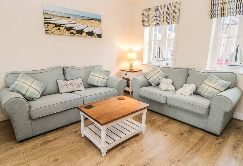 Dotty's Sunshine Cottage