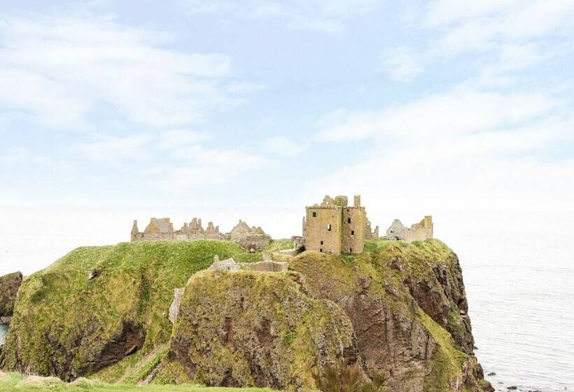 Dunnottar Woods House
