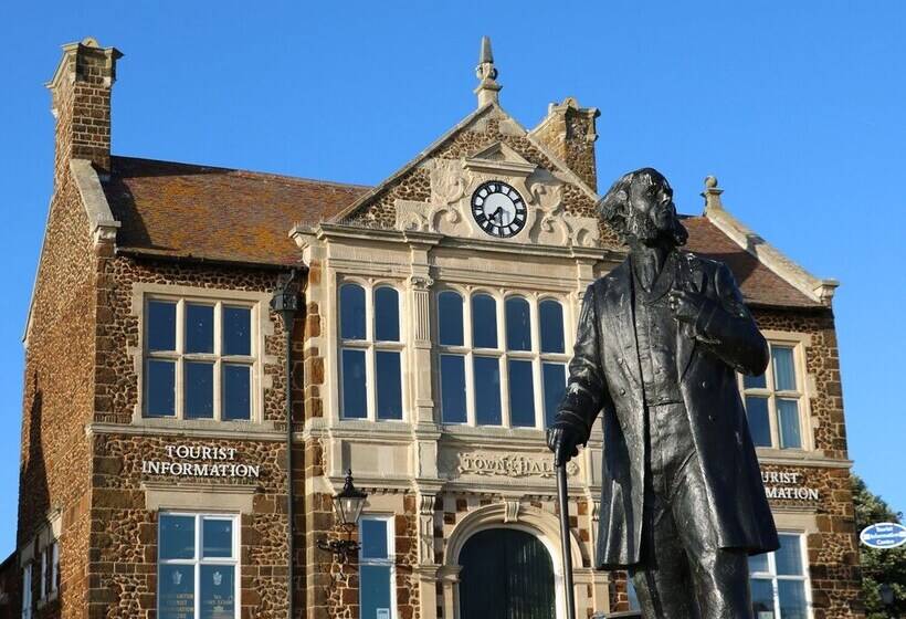 Flat 2, 4 St Edmund S Terrace