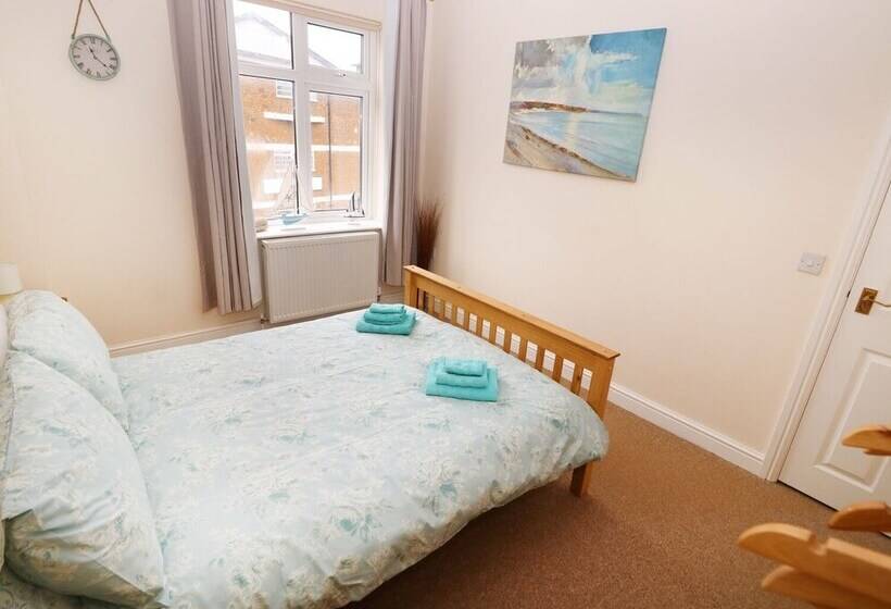 Flat 2, 4 St Edmund S Terrace