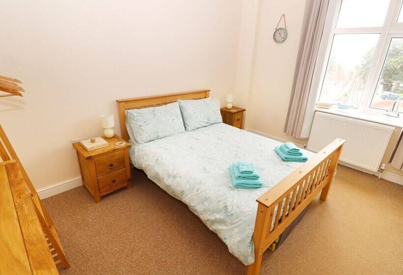 Flat 2, 4 St Edmund S Terrace