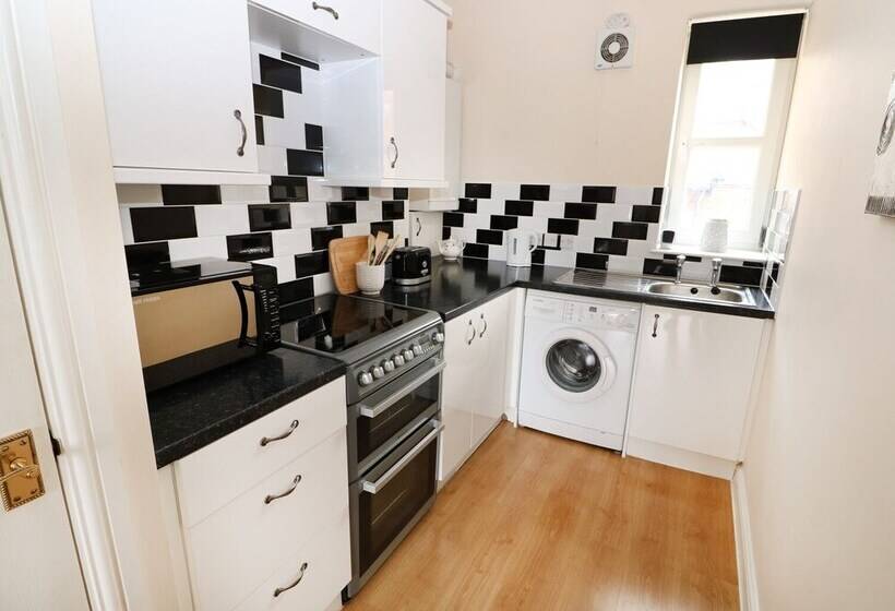 Flat 2, 4 St Edmund S Terrace