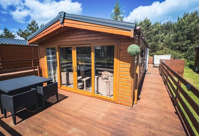 Отель Hazel Oaks