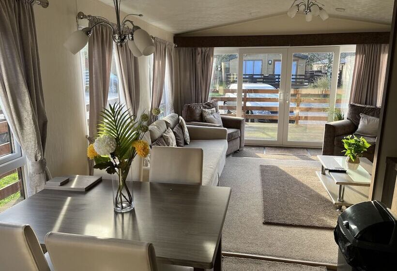 Отель Hazel Oaks