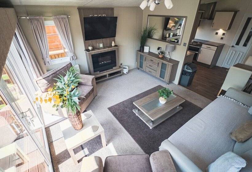 Отель Hazel Oaks