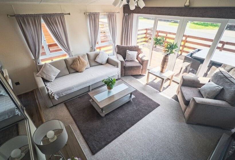 Отель Hazel Oaks