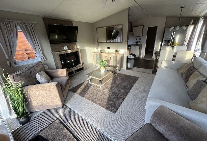 Отель Hazel Oaks