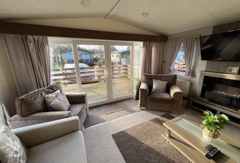 Отель Hazel Oaks