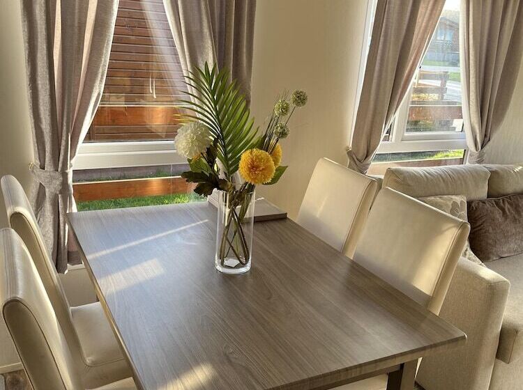 Отель Hazel Oaks