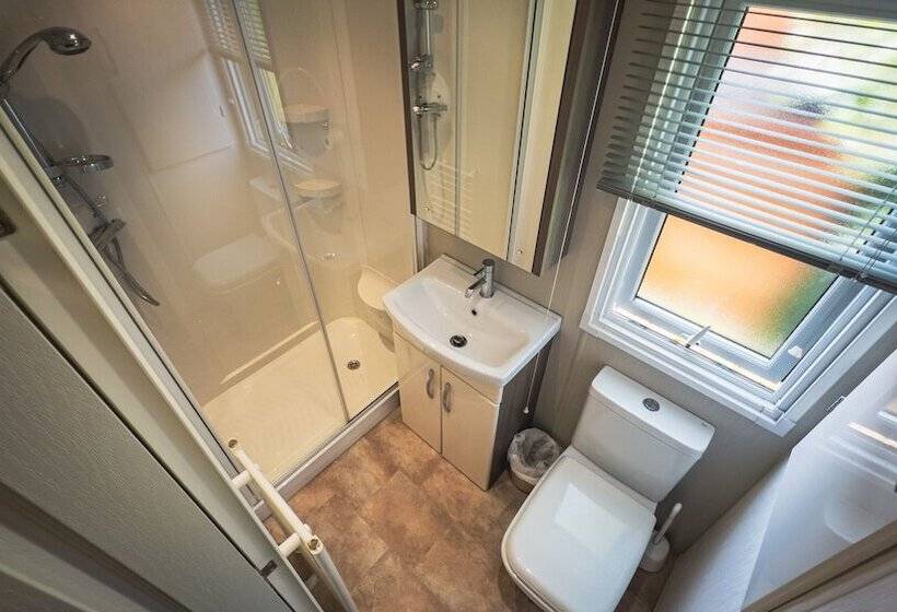 Отель Hazel Oaks