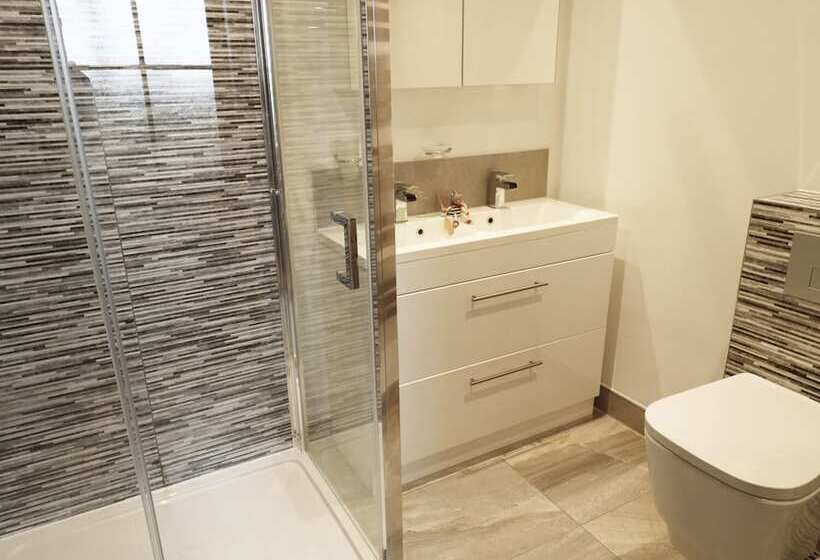 Northlands Country Cottage With Hot Tub