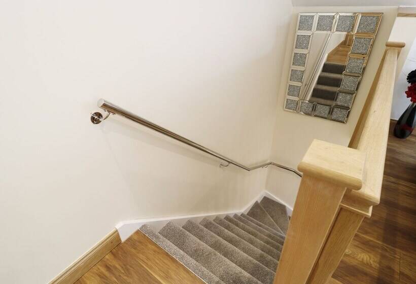 Northlands Country Cottage With Hot Tub