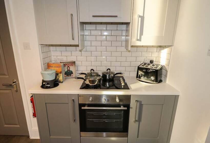 One Eight Three Guest Cottage