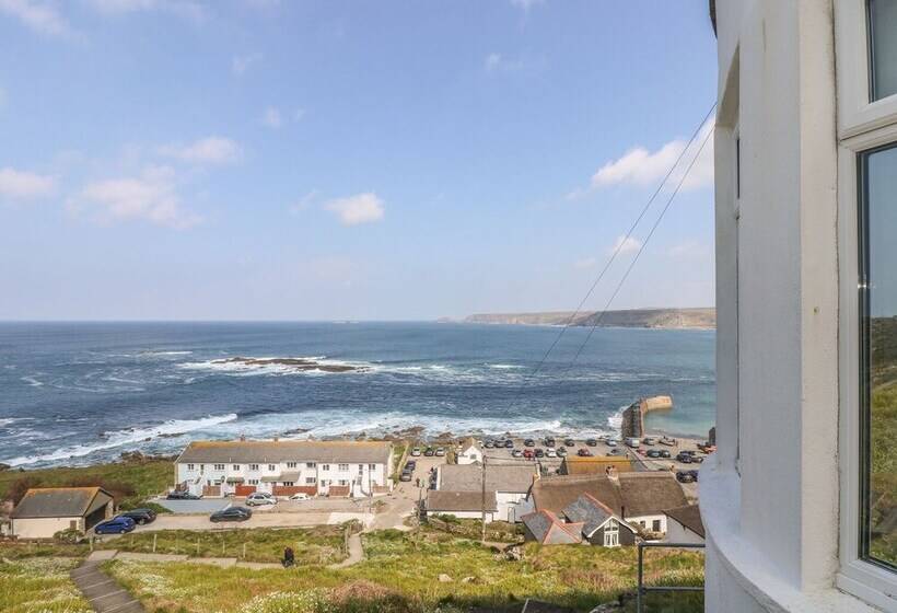 Sennen Heights