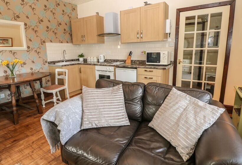 The Cottage At Moseley House Farm