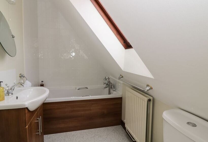 The Lodge Off High Street