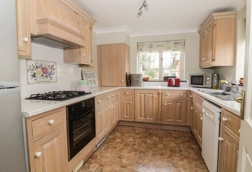 The Lodge Off High Street