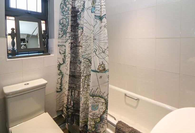 The Old Clock Makers