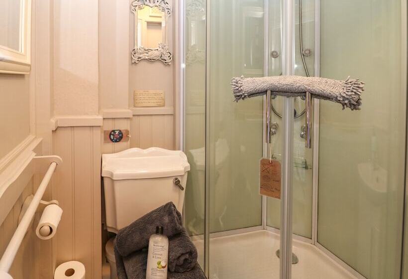 The Old Clock Makers